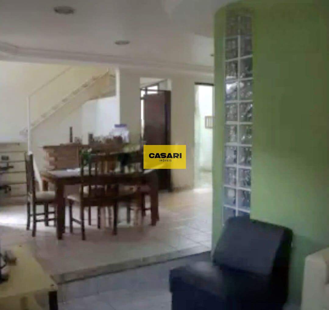 Sobrado para à venda no bairro Jardim Stella, Santo André - Casari Imóveis: 