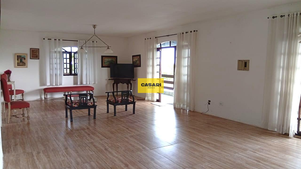 Casa para para aluguel no bairro Dos Finco, São Bernardo do Campo - Casari Imóveis: 