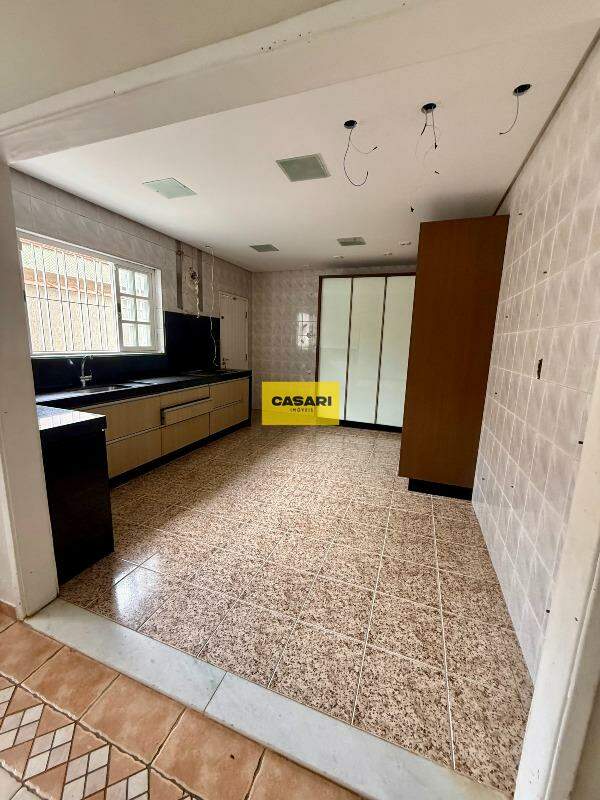 Casa para à venda no bairro Vila Scarpelli, Santo André - Casari Imóveis: 