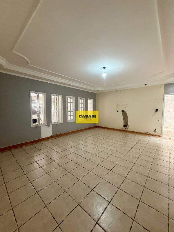 Casa para à venda no bairro Vila Scarpelli, Santo André - Casari Imóveis: 