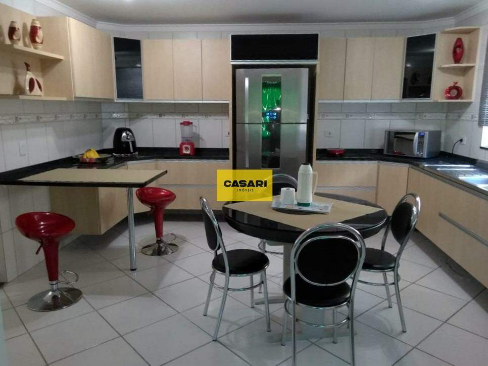 Sobrado para à venda no bairro Nova Petrópolis, São Bernardo do Campo - Casari Imóveis: 