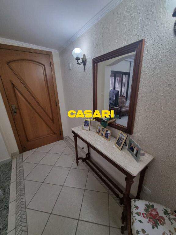 Sobrado para para aluguel no bairro Jardim Hollywood, São Bernardo do Campo - Casari Imóveis: 