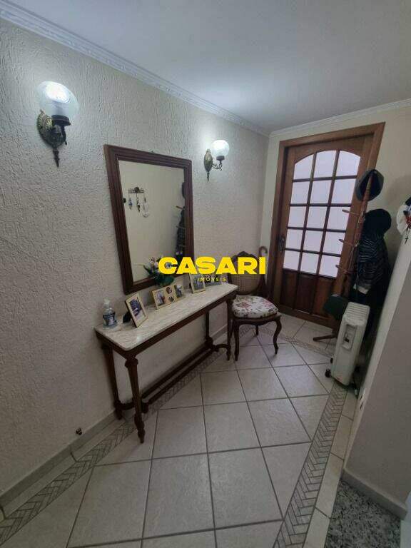 Sobrado para para aluguel no bairro Jardim Hollywood, São Bernardo do Campo - Casari Imóveis: 