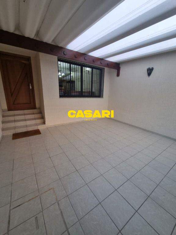 Sobrado para para aluguel no bairro Jardim Hollywood, São Bernardo do Campo - Casari Imóveis: 