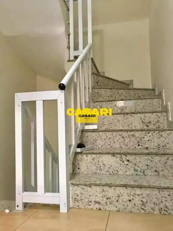 Casa Assobradada para à venda no bairro Nova Petrópolis, São Bernardo do Campo - Casari Imóveis: 