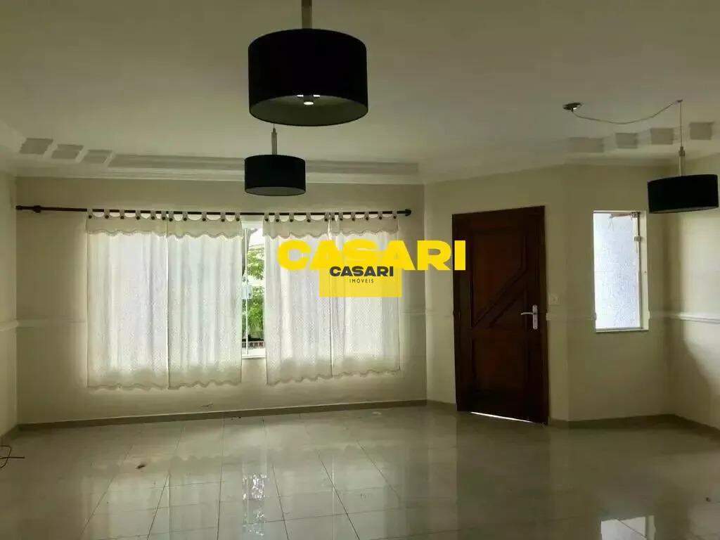 Casa Assobradada para à venda no bairro Nova Petrópolis, São Bernardo do Campo - Casari Imóveis: 