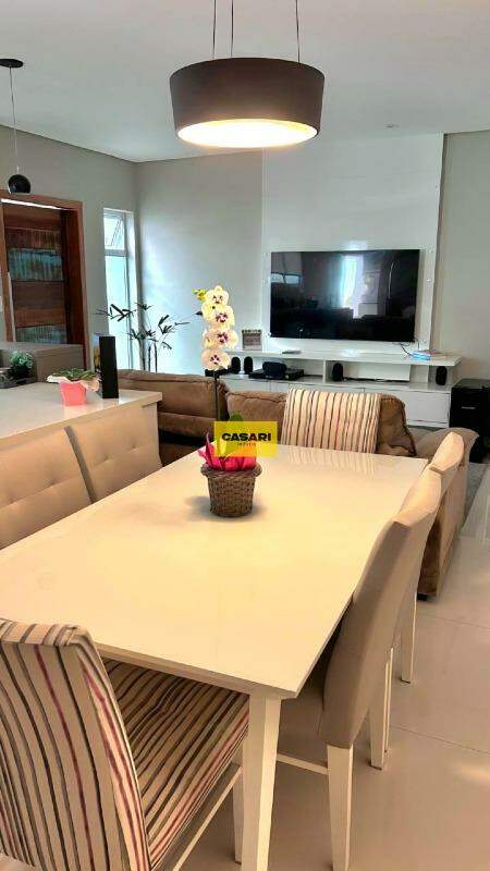 Casa para à venda no bairro Vila Assunção, Santo André - Casari Imóveis: 