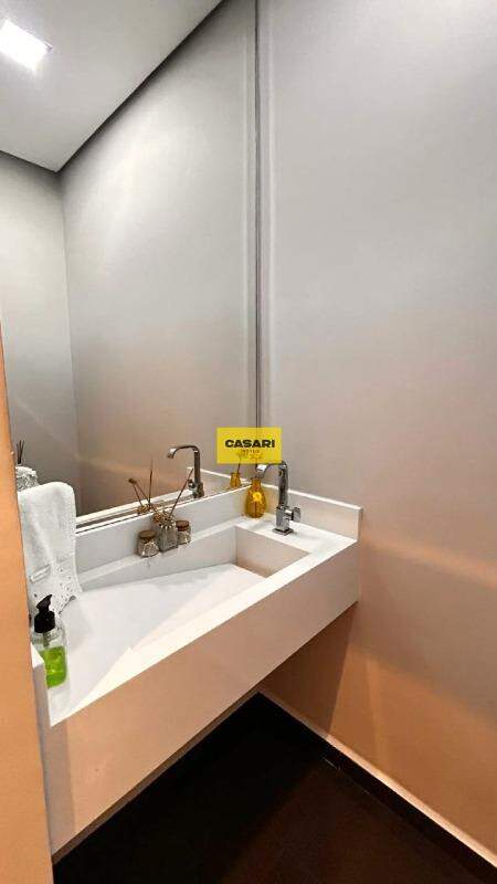 Casa para à venda no bairro Vila Assunção, Santo André - Casari Imóveis: 