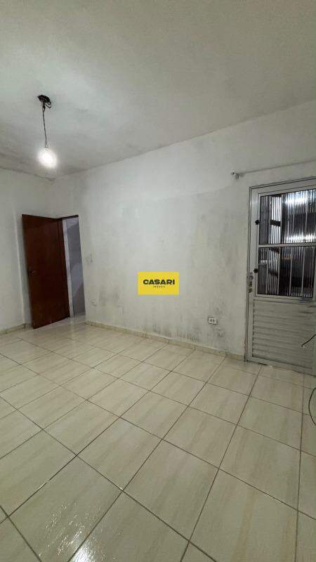 Casa Assobradada para para aluguel no bairro Montanhão, São Bernardo do Campo - Casari Imóveis: 
