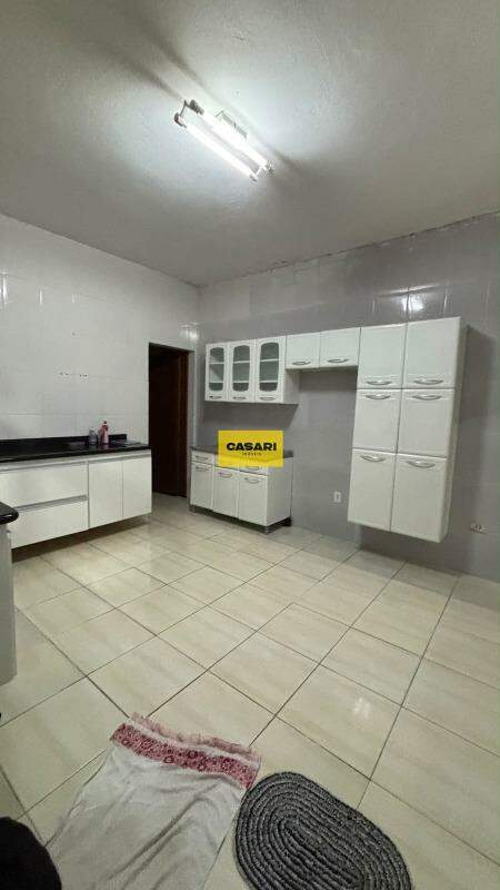 Casa Assobradada para para aluguel no bairro Montanhão, São Bernardo do Campo - Casari Imóveis: 