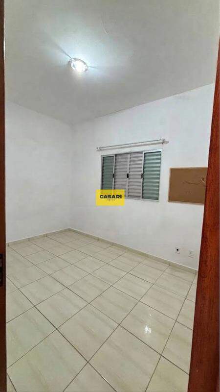 Casa Assobradada para para aluguel no bairro Montanhão, São Bernardo do Campo - Casari Imóveis: 