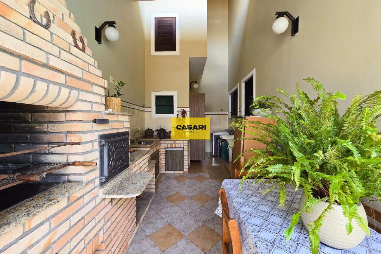 Sobrado para à venda no bairro Nova Petrópolis, São Bernardo do Campo - Casari Imóveis: 