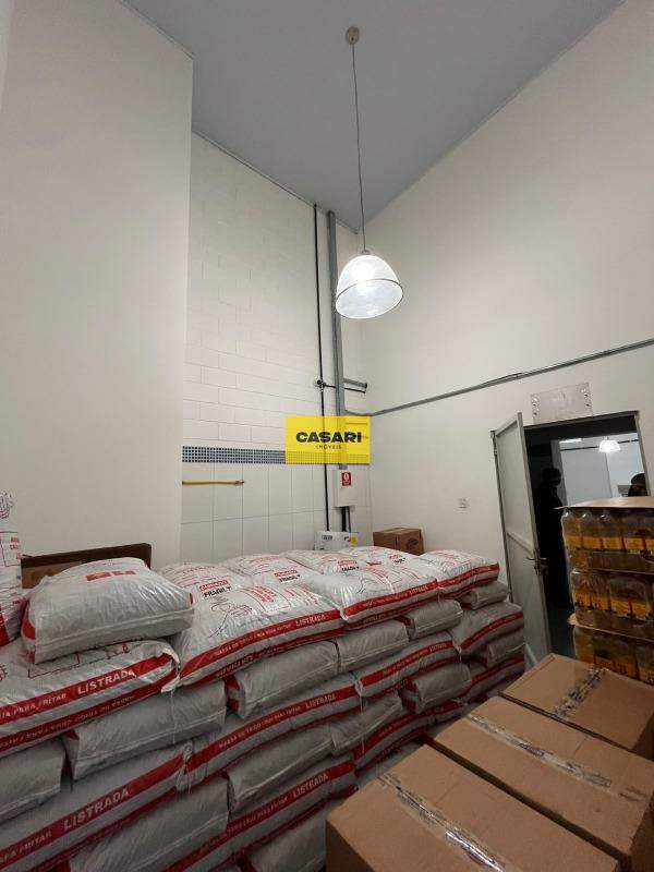 Galpão para para aluguel no bairro Jardim Santo Antônio, Santo André - Casari Imóveis: 