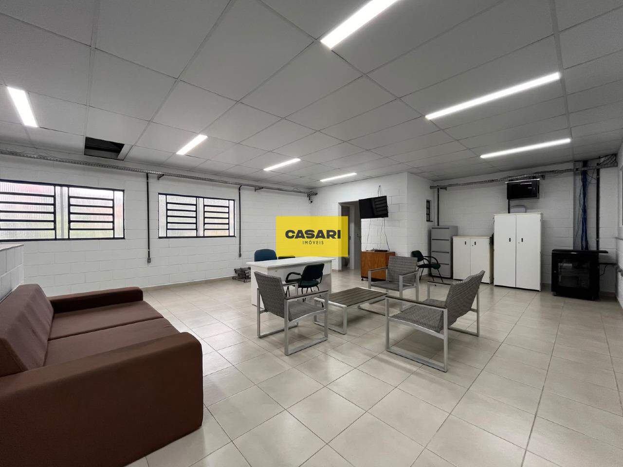 Galpão para para aluguel no bairro Jardim Santo Antônio, Santo André - Casari Imóveis: 
