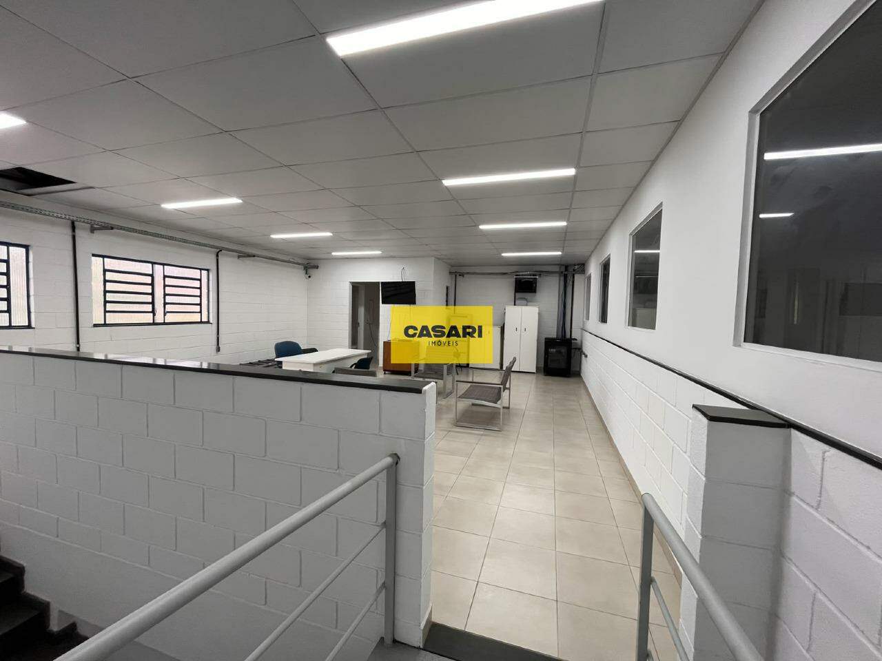 Galpão para para aluguel no bairro Jardim Santo Antônio, Santo André - Casari Imóveis: 