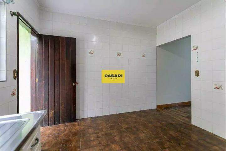 Sobrado à venda com 3 quartos quartos e 240 m² no bairro Jardim Santo Antônio, Santo André - Casari Imóveis: 