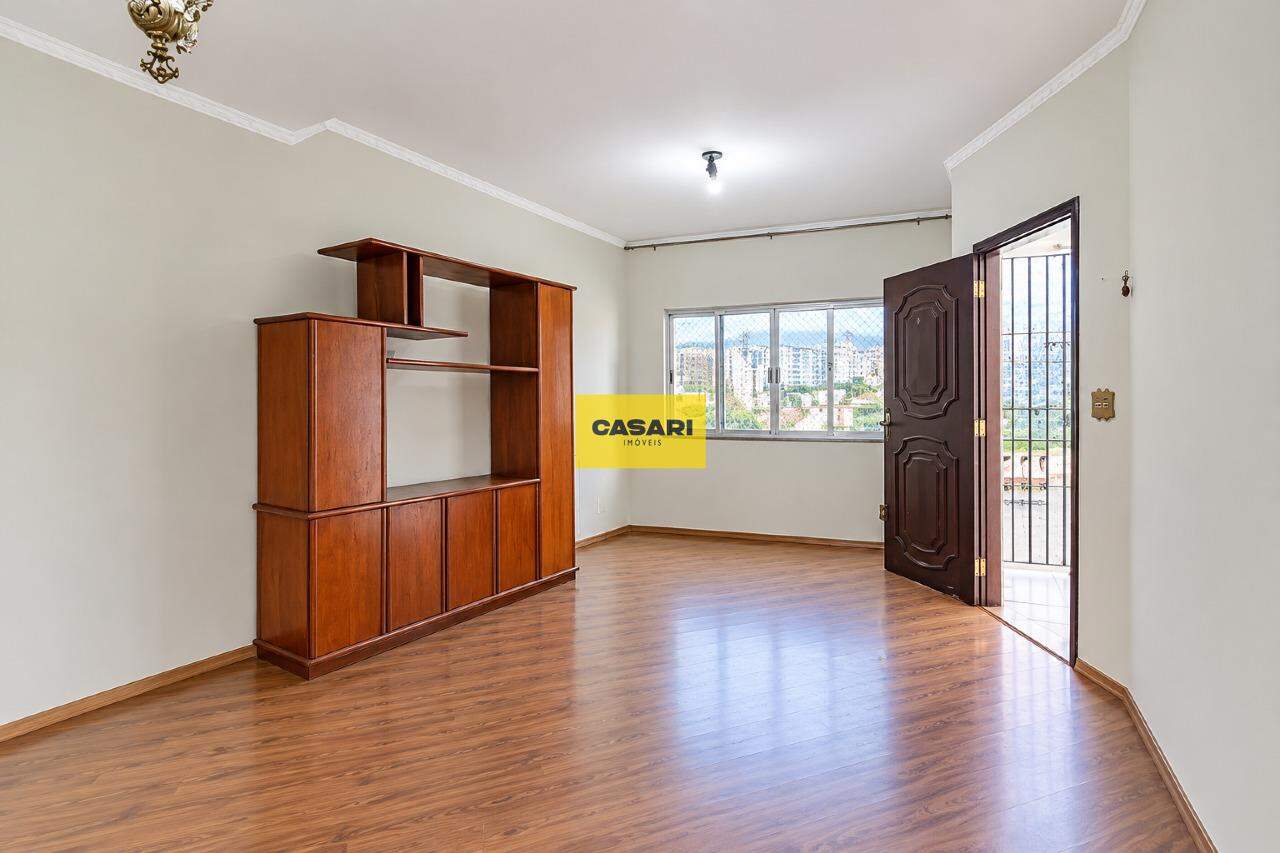 Sobrado à venda com 3 quartos quartos e 240 m² no bairro Jardim Santo Antônio, Santo André - Casari Imóveis: 