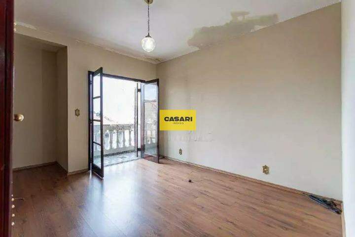 Sobrado à venda com 3 quartos quartos e 240 m² no bairro Jardim Santo Antônio, Santo André - Casari Imóveis: 
