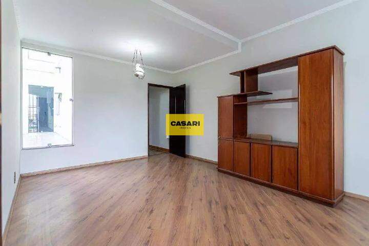 Sobrado à venda com 3 quartos quartos e 240 m² no bairro Jardim Santo Antônio, Santo André - Casari Imóveis: 
