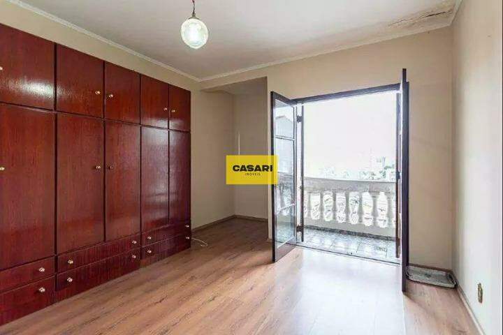 Sobrado à venda com 3 quartos quartos e 240 m² no bairro Jardim Santo Antônio, Santo André - Casari Imóveis: 
