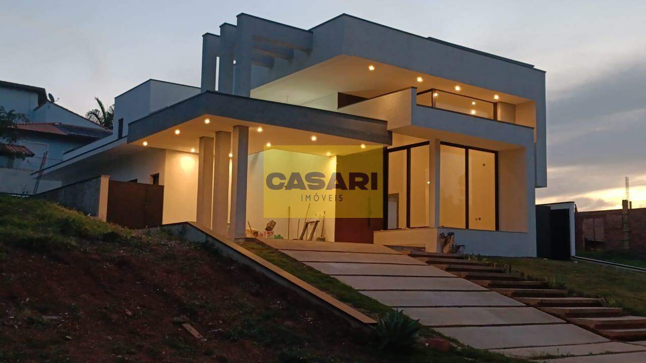 Casa em condomínio à venda no bairro Porangaba, Porangaba - Casari Imóveis: 