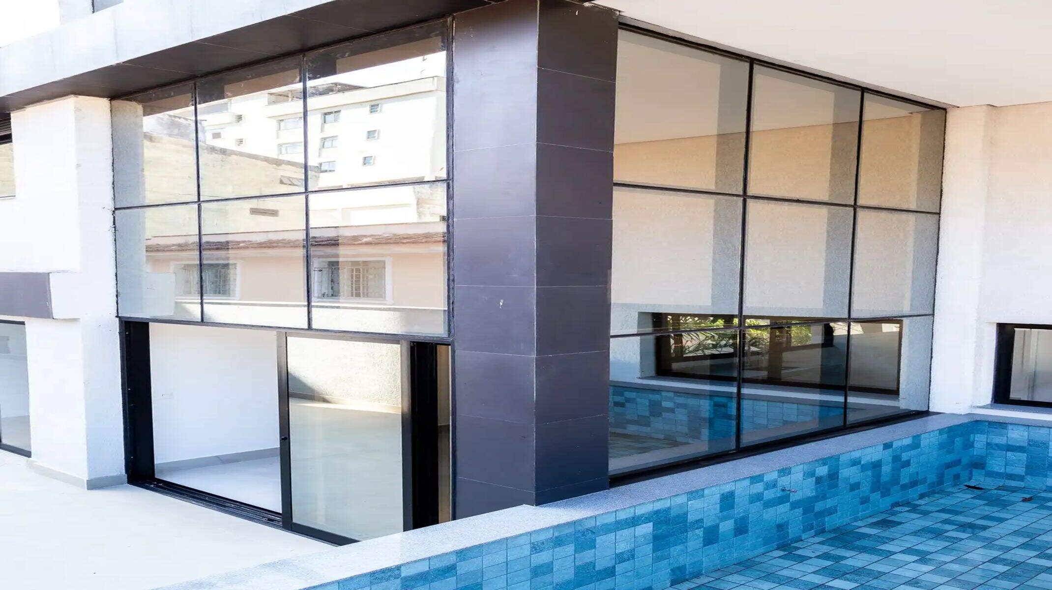 Apartamento à venda no Sion: Parte externa do pé direito duplo