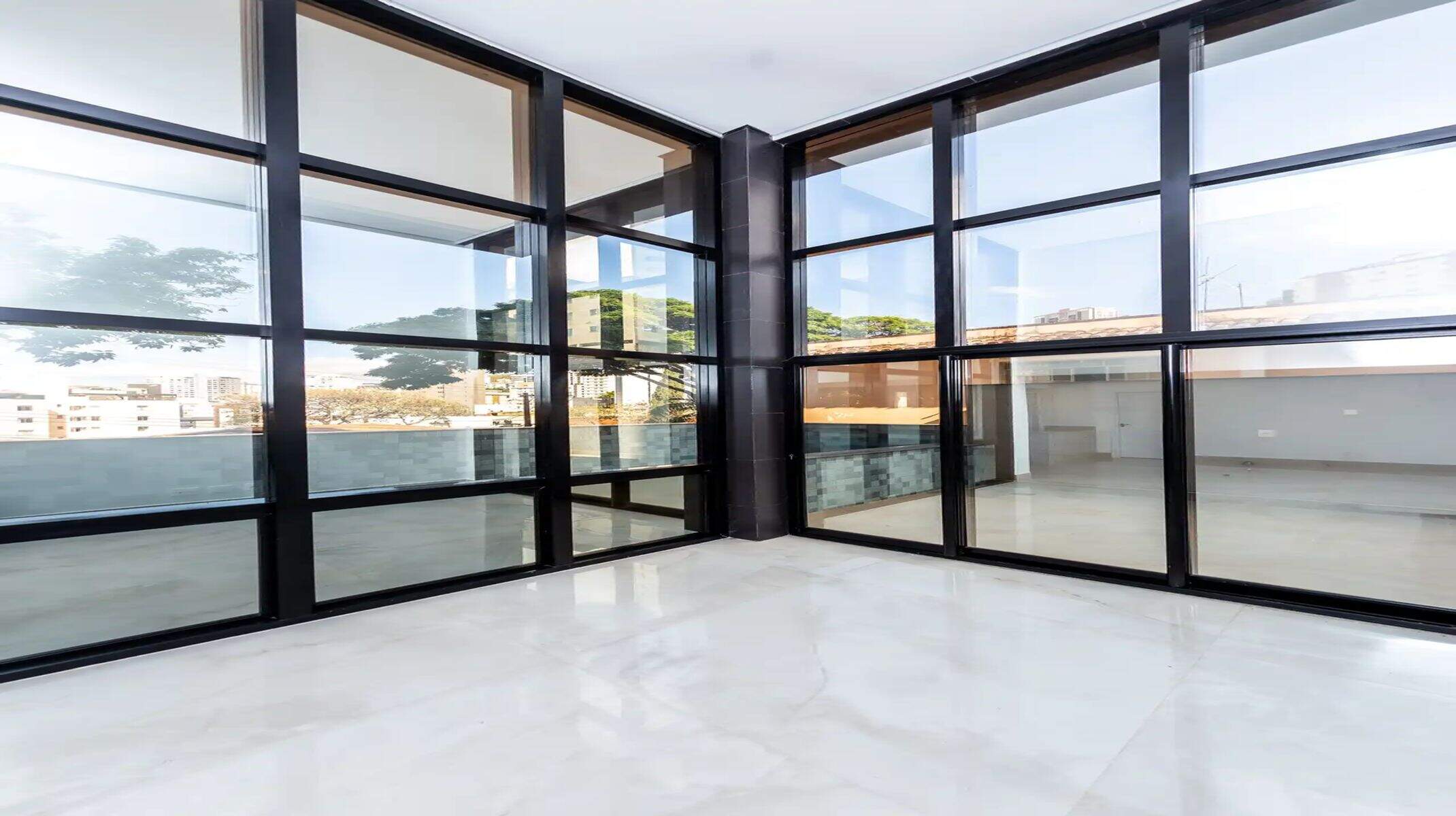 Apartamento à venda no Sion: Vista interno para externo