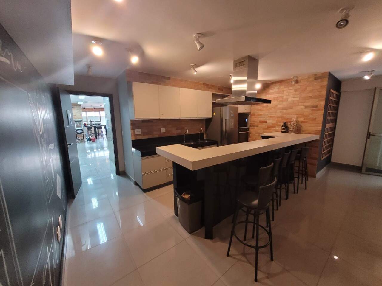 Sala à venda no Santa Lúcia: 