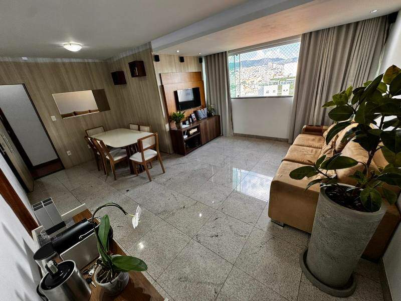 Apartamento à venda no Sagrada Família: 