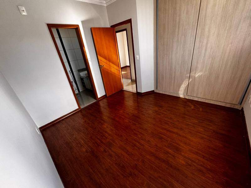 Apartamento à venda no Colégio Batista: 