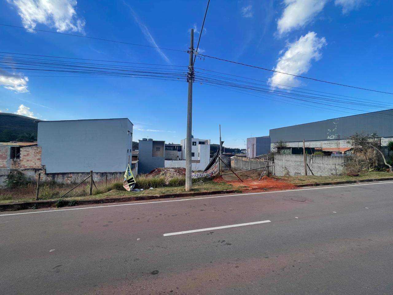 Lote à venda no Jardim Canadá: 