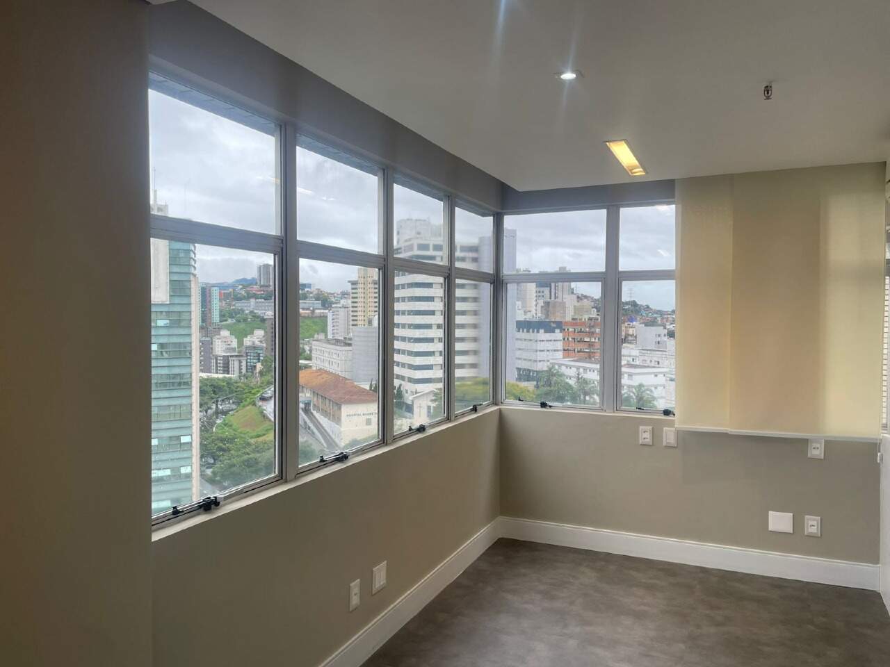 Sala à venda no Gutierrez: 