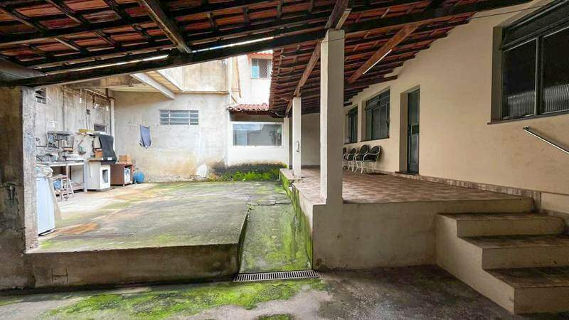 Casa à venda no SANTA TEREZINHA: 
