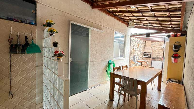 Casa à venda no Itapoã: 