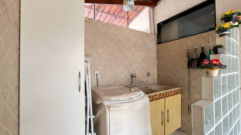 Casa à venda no Itapoã: 