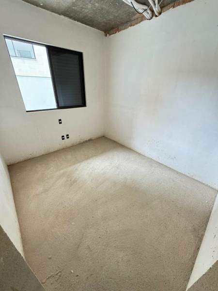 Casa à venda no Itapoã: 