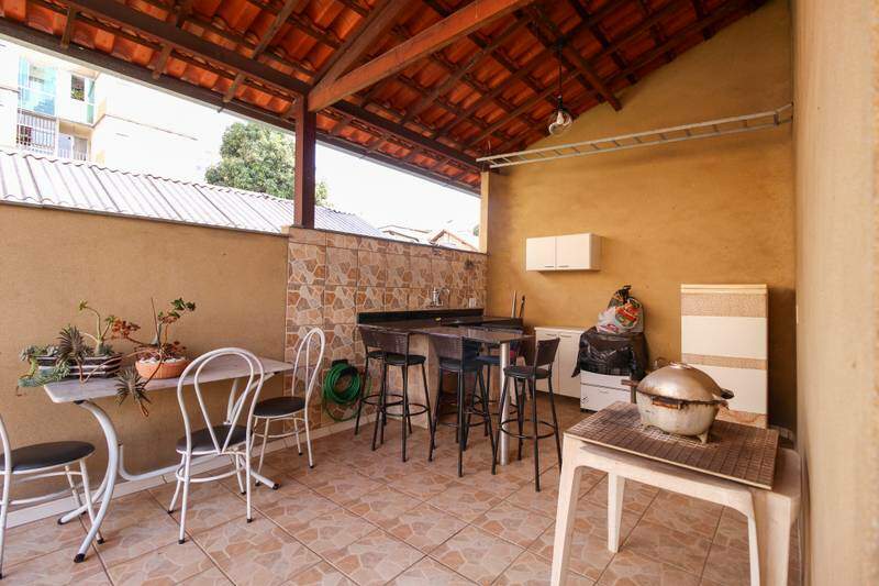 Casa à venda no CARLOS PRATES: 