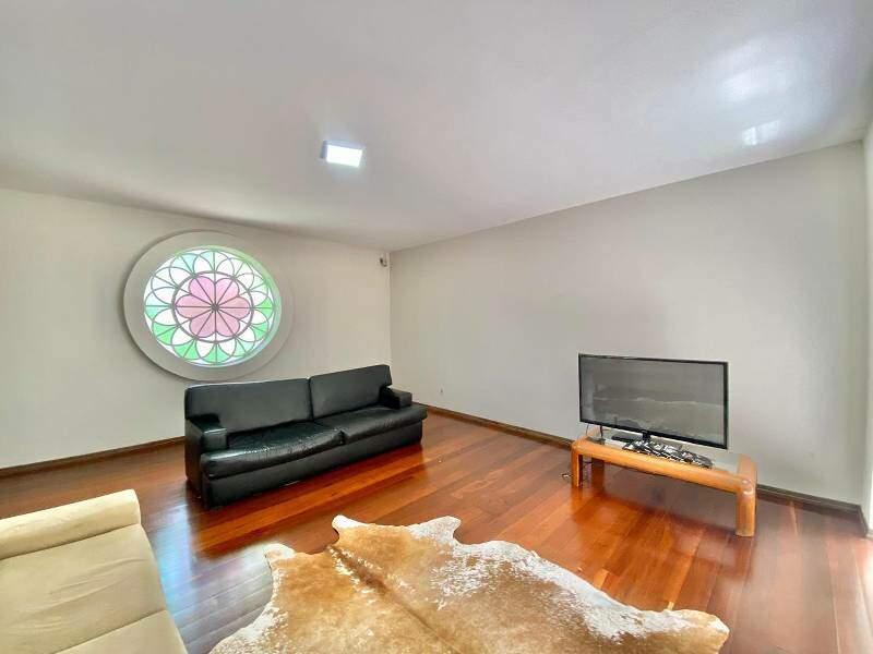 Casa à venda no Sion: 