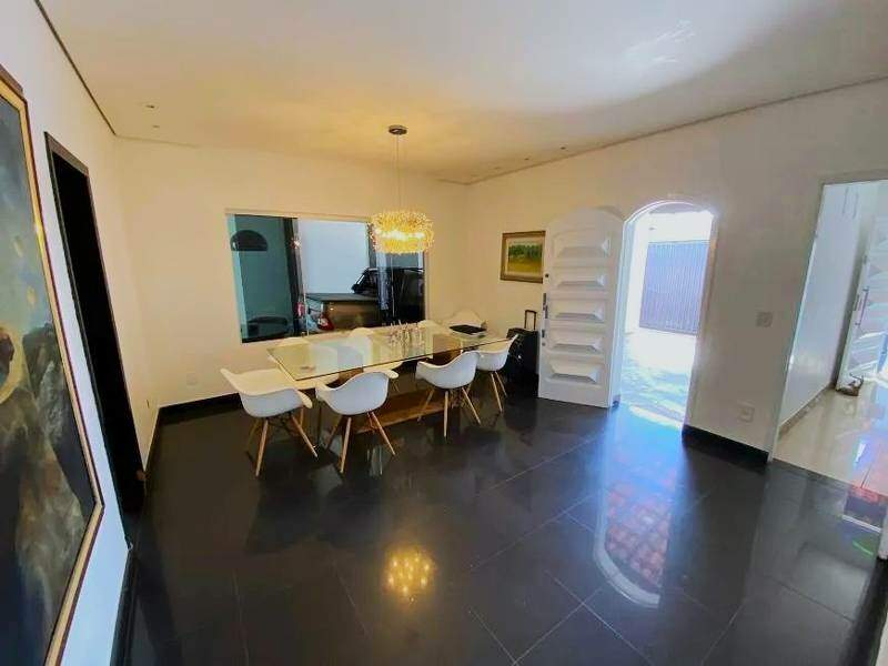 Casa à venda no Planalto: 