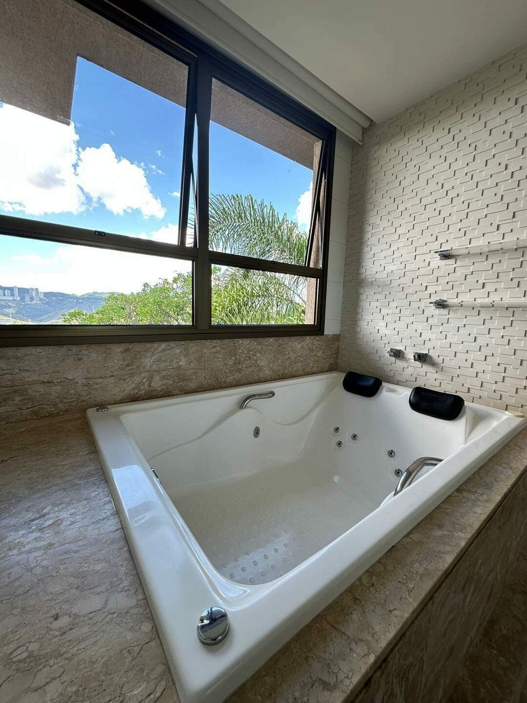 Casa para aluguel no Vale dos Cristais: whatsapp-image-2025-02-10-at-17-59-13-61739410979673.jpeg