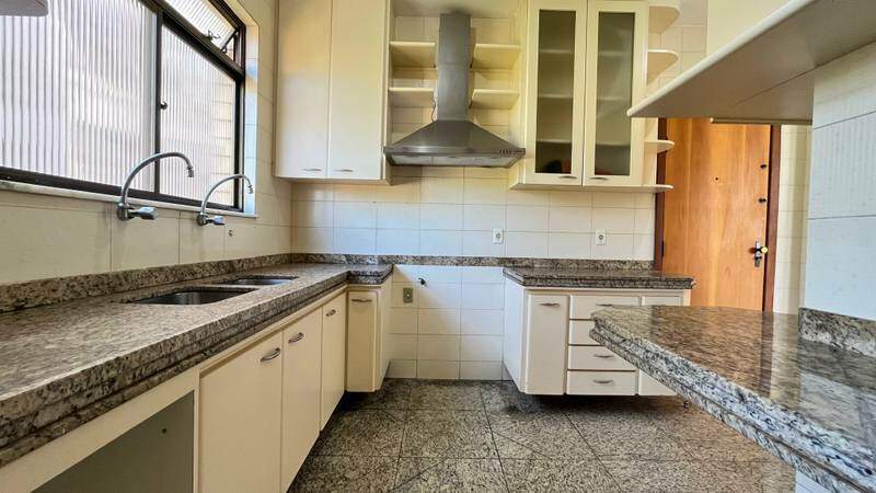 Apartamento à venda no Coração de Jesus: 