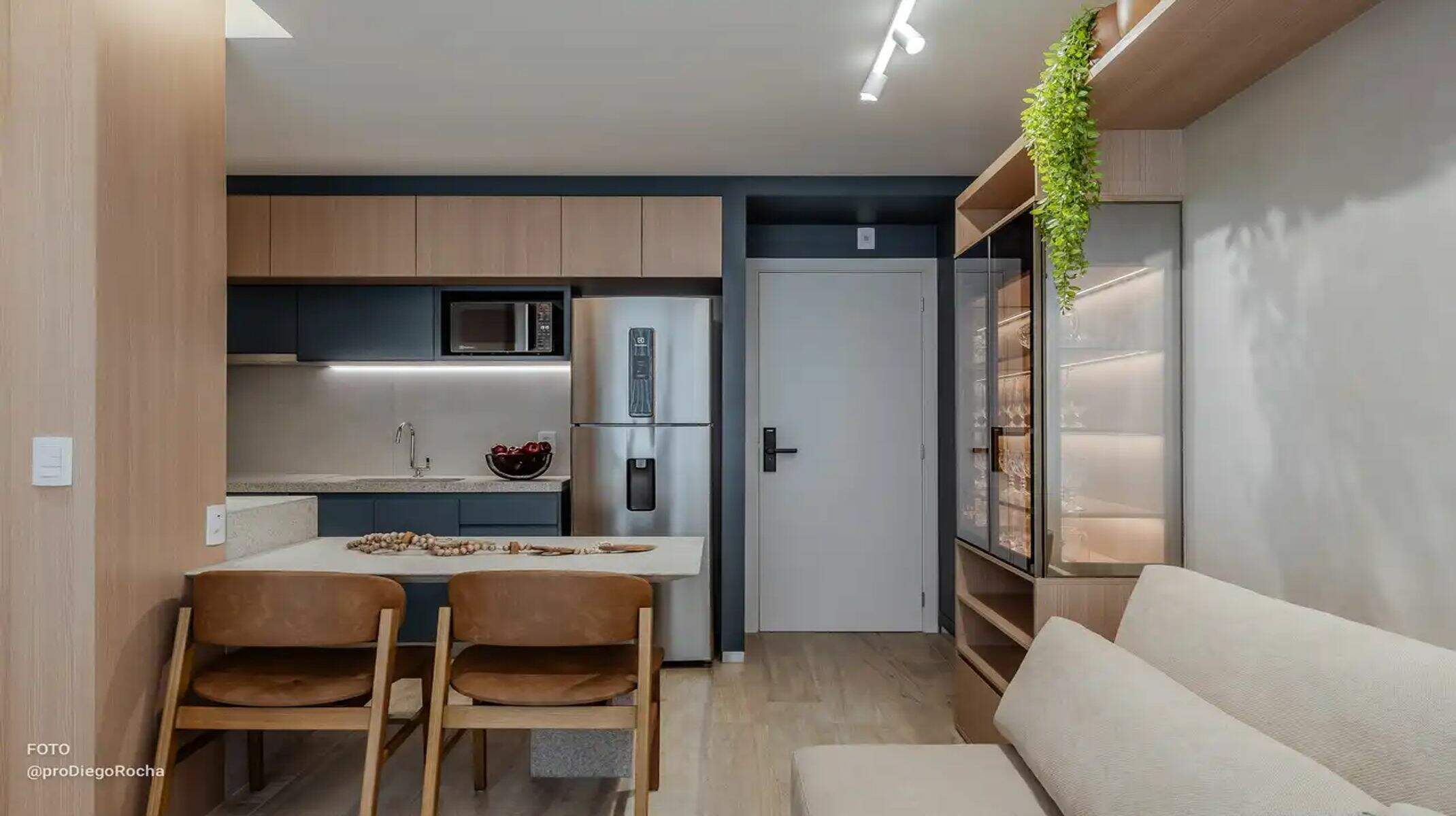 Apartamento à venda no Prado: Sala de estar e cozinha - decorado