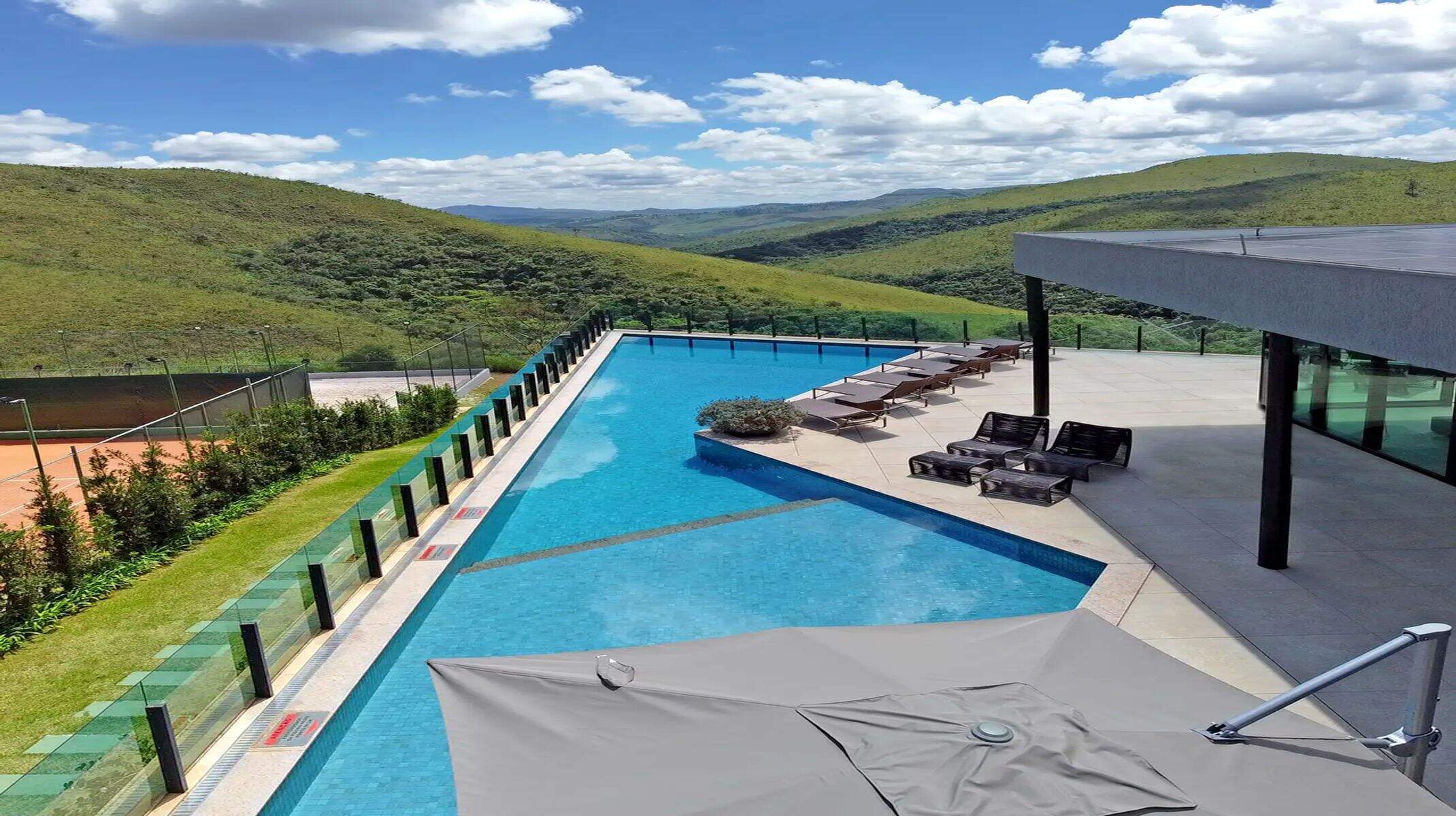 Apartamento à venda no Morro do Chápeu: Piscina com deck