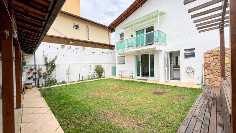 Casa à venda no Planalto: 
