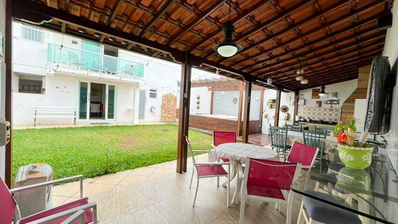 Casa à venda no Planalto: 