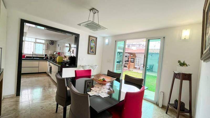 Casa à venda no Planalto: 
