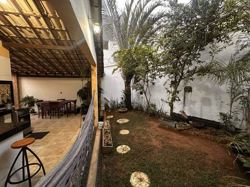 Casa à venda no Fernão Dias: 