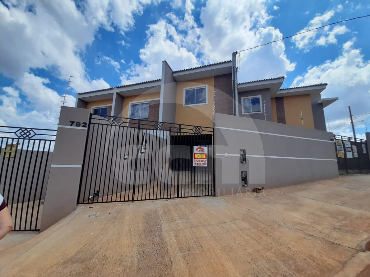 Sobrado à venda no Uvaranas: 