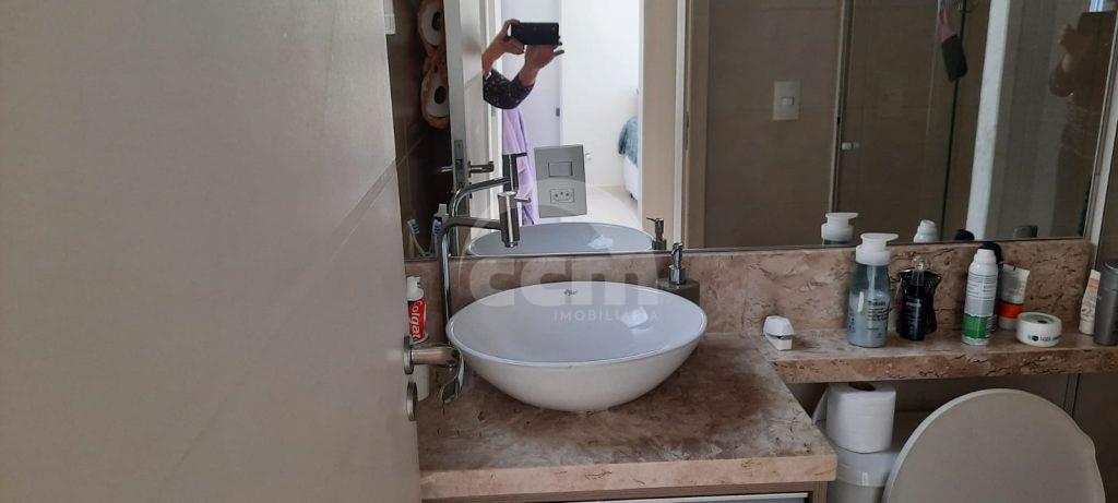 Apartamento à venda no Uvaranas: Banheiro Social