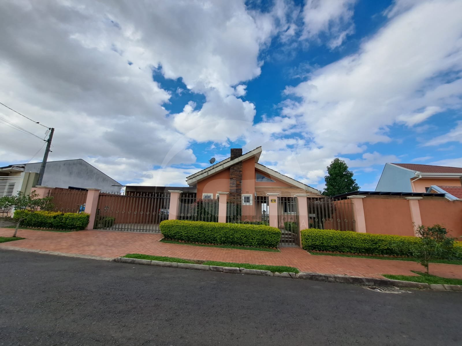 Casa à venda no Contorno: 